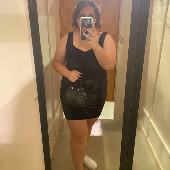 Profile Picture of Kimberly Manterola (@laaka) on Poshmark