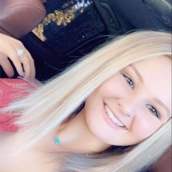 Kelsey Allgor - Poshmark Profile Picture of Kelsey Allgor (@marieallgor) on Poshmark