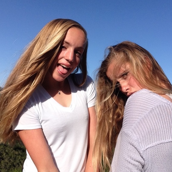 Profile Picture of Chloe Morrison (@chloemorrisonn) on Poshmark