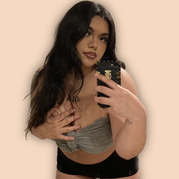 Profile Picture of Audey Canales (@audeycanales) on Poshmark