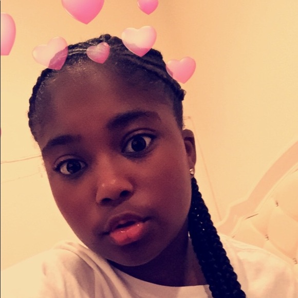 Profile Picture of Lily Ellis (@slay_queenlily) on Poshmark