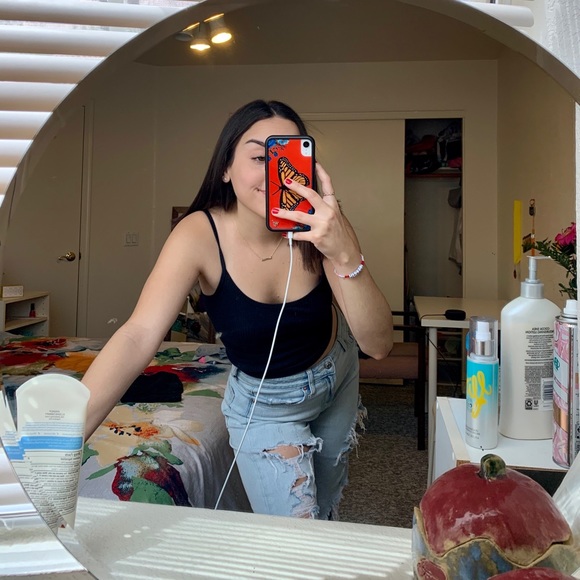 Profile Picture of Michelle Portugal (@michelleportu) on Poshmark