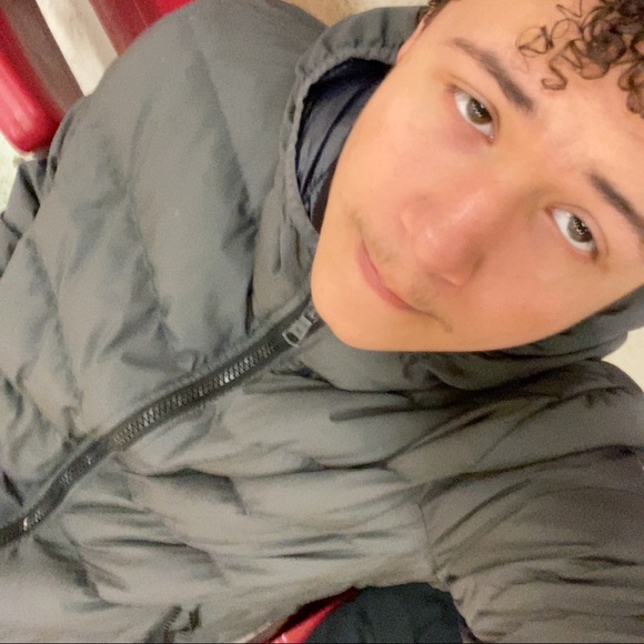 Profile Picture of Gary Hinds (@gtrojan27) on Poshmark