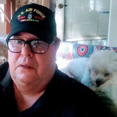 Profile Picture of Ben Larson (@lastliberal) on Twitter
