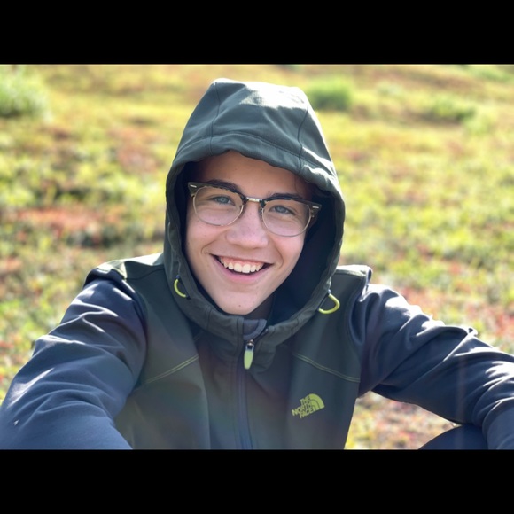 Profile Picture of Roen Shawback (@roboak) on Poshmark