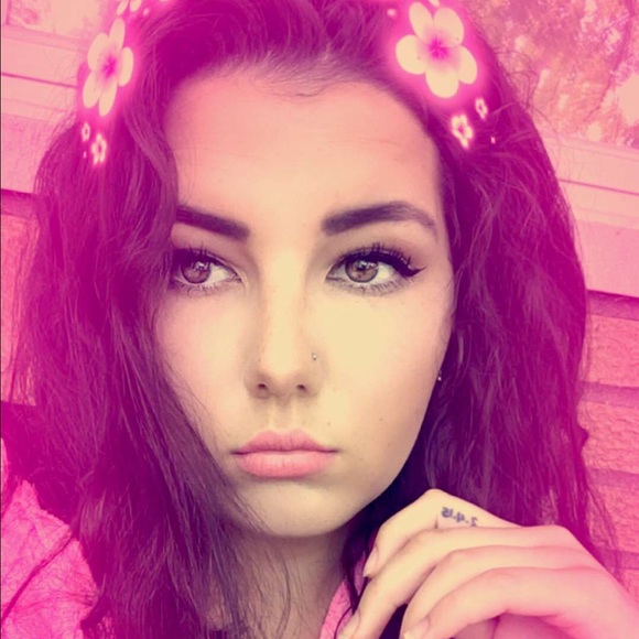 Profile Picture of Megan Liskiewicz (@molivia23) on Poshmark