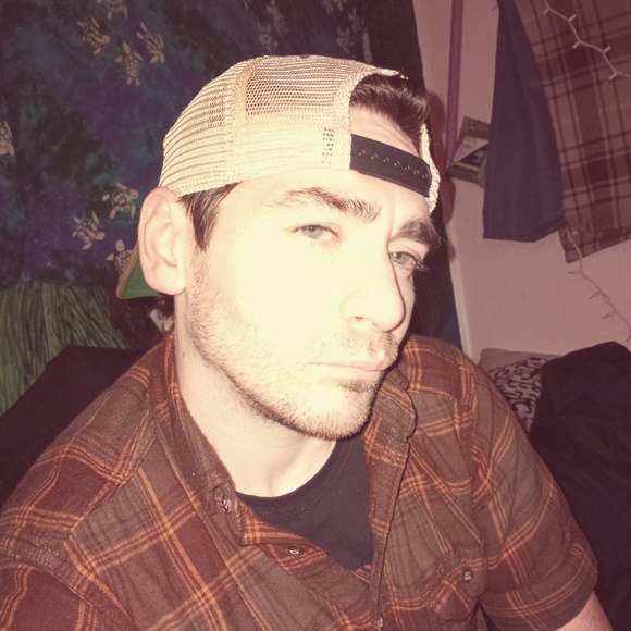 Profile Picture of Victor Sivertsen (@vicsilver08) on Poshmark