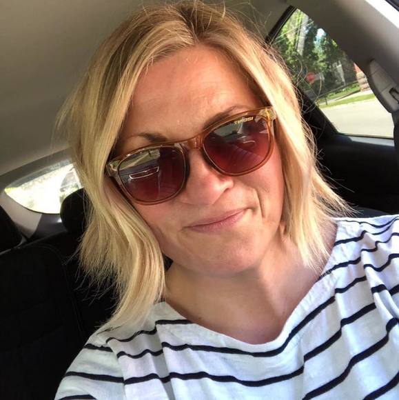 Profile Picture of Laura Carney (@mrscarney77) on Poshmark