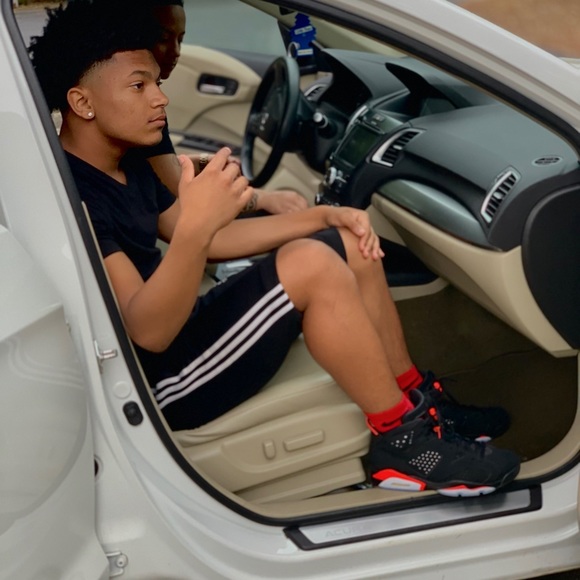 Profile Picture of Aeneas Wylds (@awylds3) on Poshmark