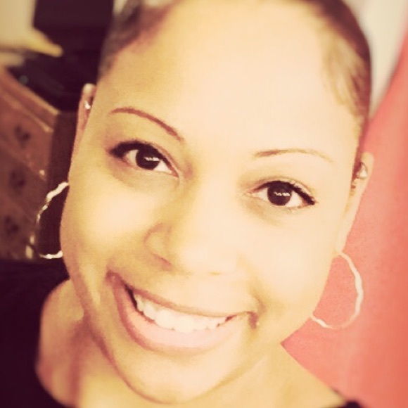 Profile Picture of Amber Brooks (@amberreeceb) on Poshmark