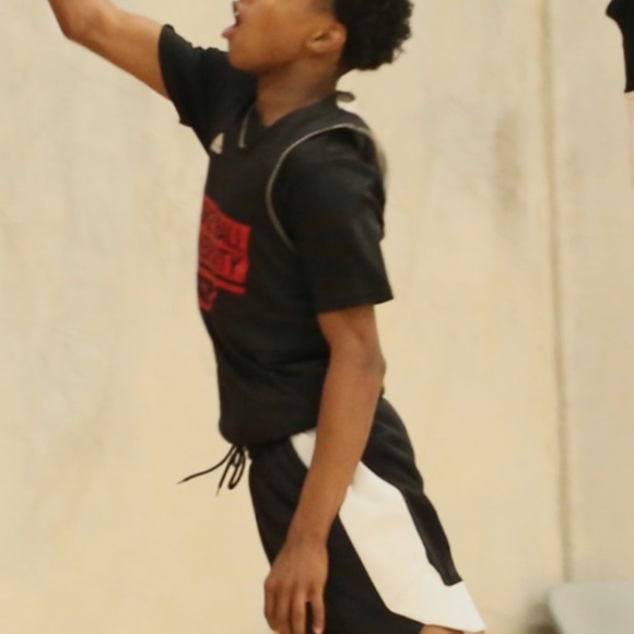 Profile Picture of Smurf Millender (@nbasmurf) on Poshmark