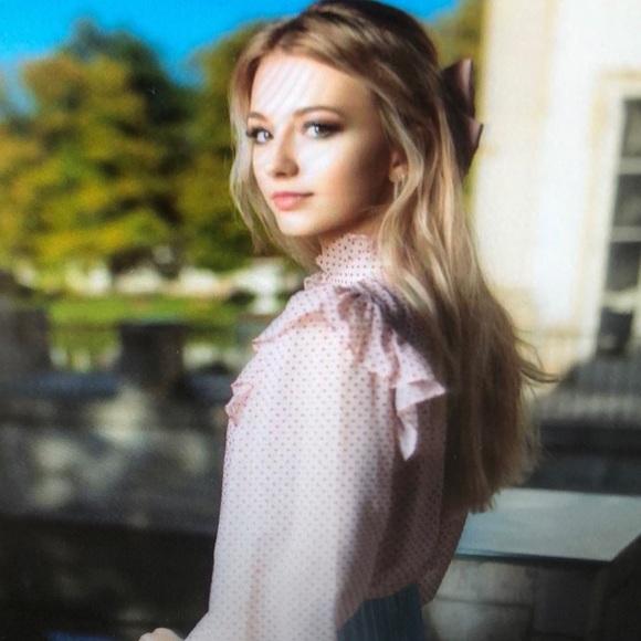 Profile Picture of Lea Gregory (@emmaleeever103) on Poshmark