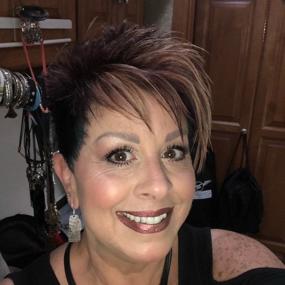 Profile Picture of Gini Shevick (@ginishevick) on Poshmark