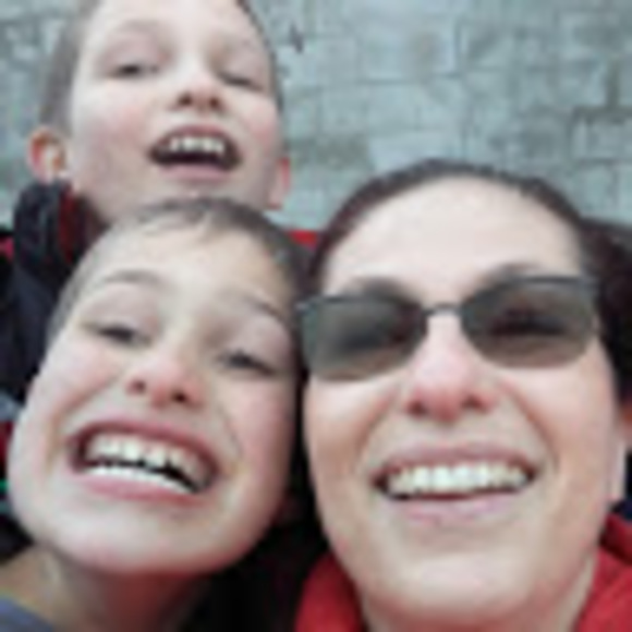 Profile Picture of Terri Spezzano (@tmspezzano) on Poshmark