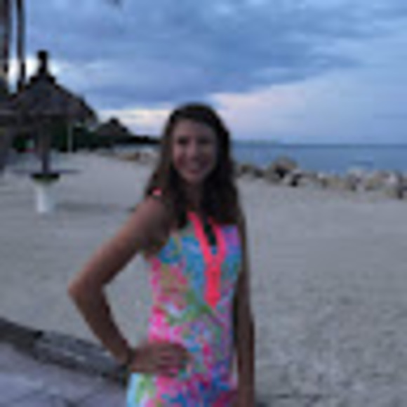 Profile Picture of Kayla Frevert (@kfrevert14) on Poshmark
