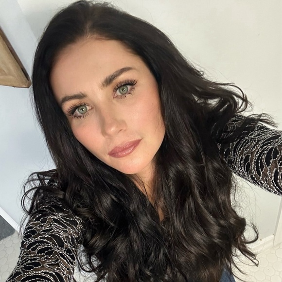 Profile Picture of Carrie Okeefe (@carrieokee0915) on Poshmark