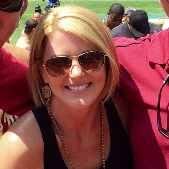 Profile Picture of Heather Mueller (@hmueller73) on Poshmark