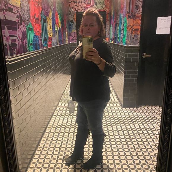 Profile Picture of Jen Gossler (@coconut1706) on Poshmark