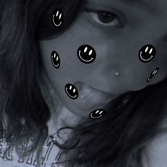 Profile Picture of Nevayah Pettibone (@pettibonenay) on Poshmark