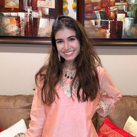 Profile Picture of Komal Gill (@komalmgill) on Poshmark