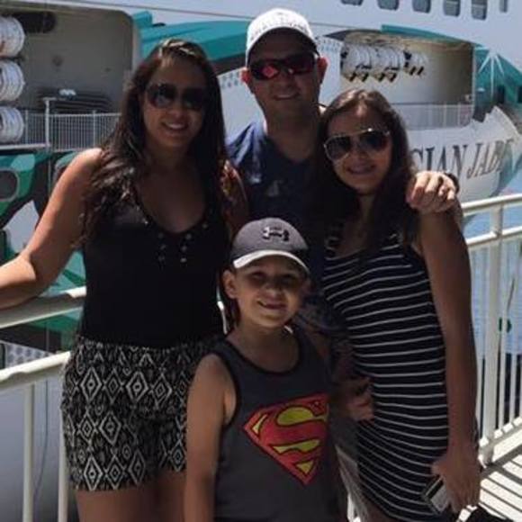 Profile Picture of Vivi Corzo (@corzvi) on Poshmark