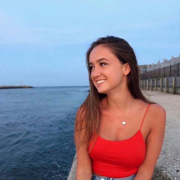 Profile Picture of Julia Gaffney (@juligaffney) on Poshmark