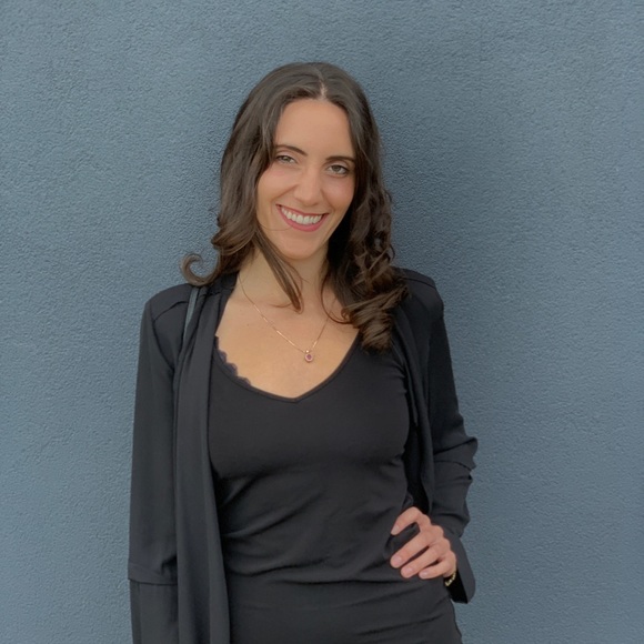 Profile Picture of Amy Lorincz (@amymlorincz) on Poshmark