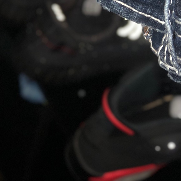 Profile Picture of Adrian Saldon (@adriansal873) on Poshmark