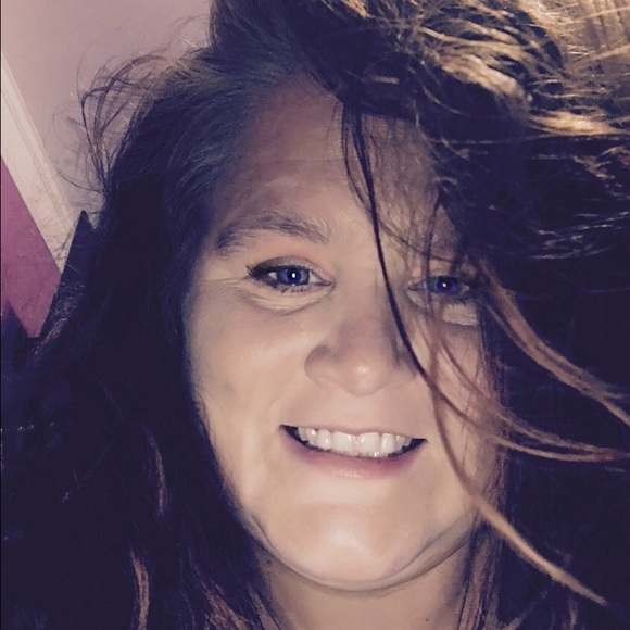 Profile Picture of Paula Maly (@paulamaly) on Poshmark