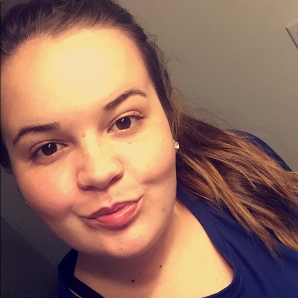 Profile Picture of Taylen Scissom (@tbscissom) on Poshmark