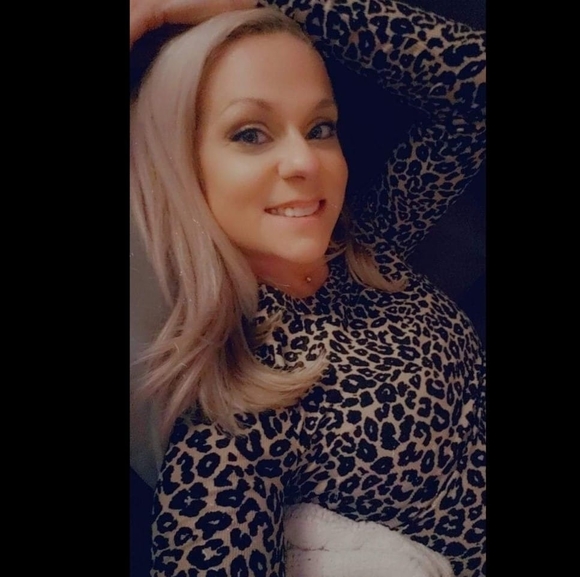 Profile Picture of Autumn Sumption (@autumnrn) on Poshmark
