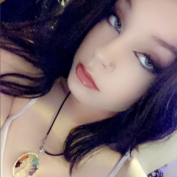 Profile Picture of Allison Tanner (@abt005) on Poshmark