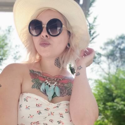 Profile Picture of Trisha Jean Huff (@queenbishtrish) on Twitter