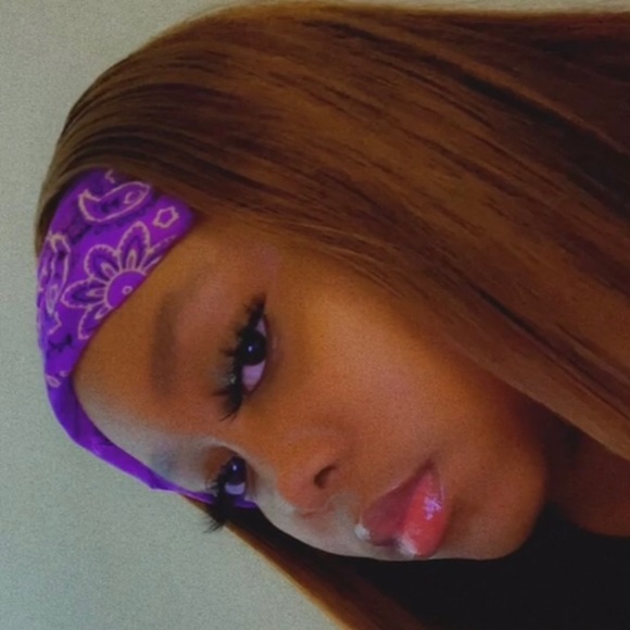 Profile Picture of Kira Tolver (@kiratolver14) on Poshmark