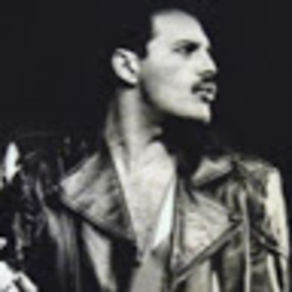 Profile Picture of Shandra Perera (@shandraperera) on Poshmark