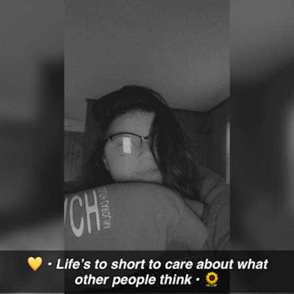 Profile Picture of Hannah Ray (@hannahray256) on Poshmark