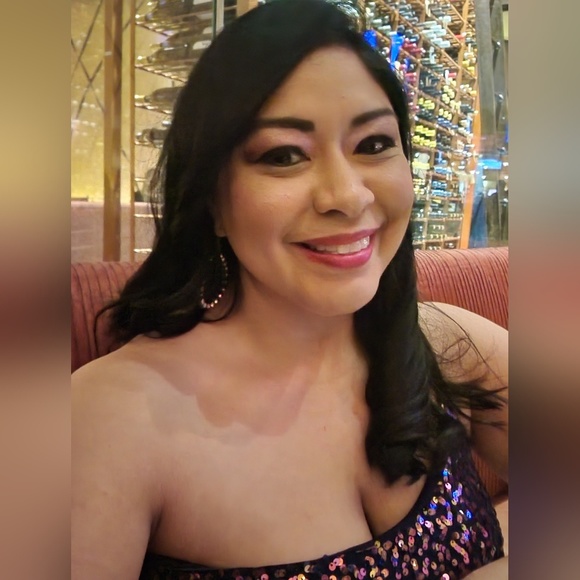 Profile Picture of Rosemary Jimenez (@lovelylatina409) on Poshmark