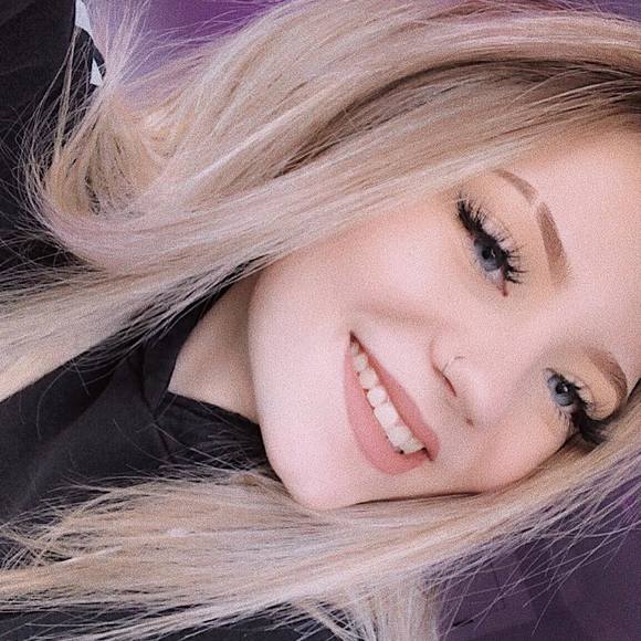 Profile Picture of Alexis Baxter (@alexisbaxterr) on Poshmark