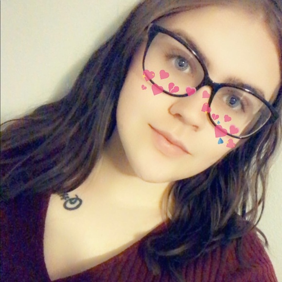 Profile Picture of Cassandra Hodel (@anju1999) on Poshmark