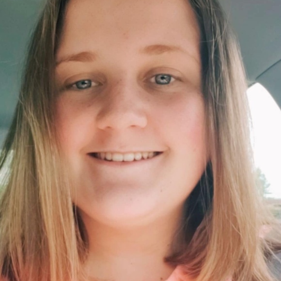 Profile Picture of Kaylee Ragan (@k_ragan2004) on Poshmark