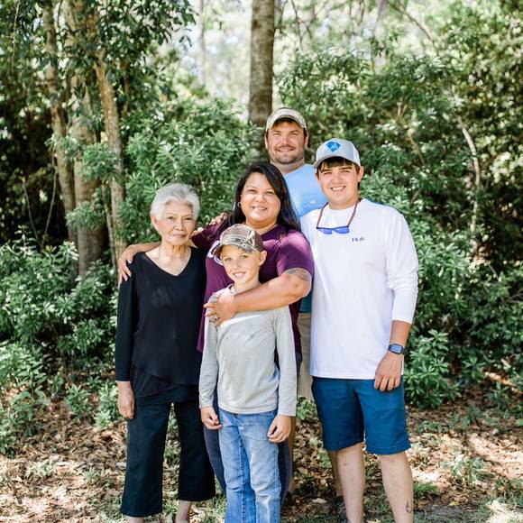 Profile Picture of Lisa Hayes (@lisahayes173) on Poshmark