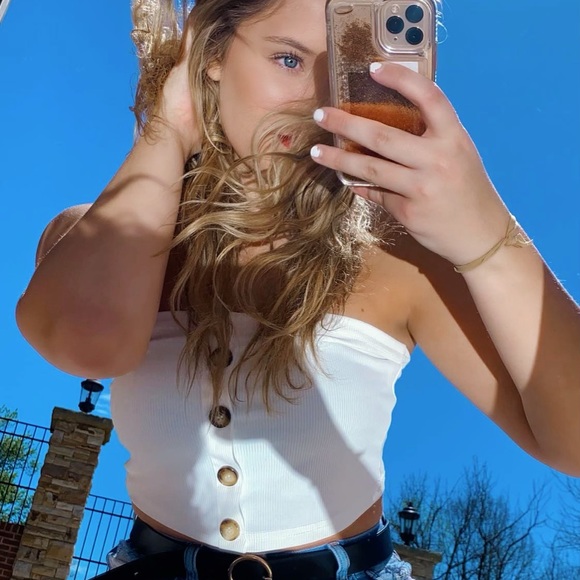 Profile Picture of Julianna Ewashko (@jewashko) on Poshmark