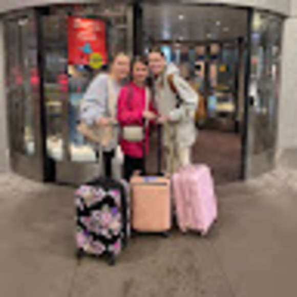 Kate Kaski - Poshmark Profile Picture of Kate Kaski (@kaskikat000) on Poshmark