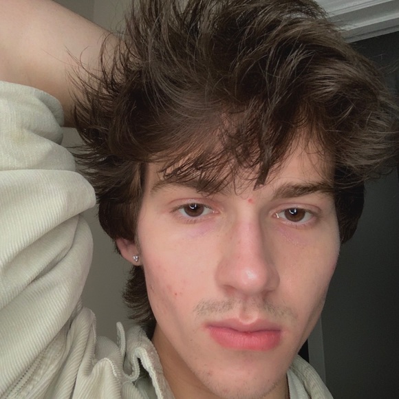 Profile Picture of Gavin Nicholson (@gavinjamesy) on Poshmark