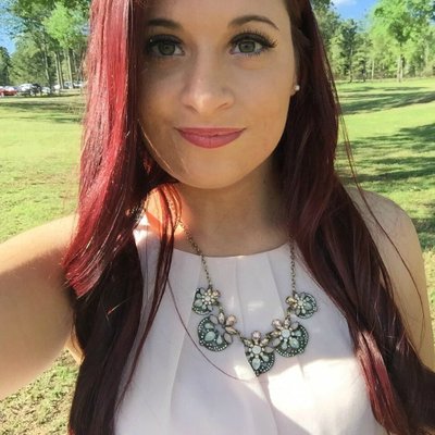 Profile Picture of Hayley Cheek (@HayleyDBug21) on Twitter