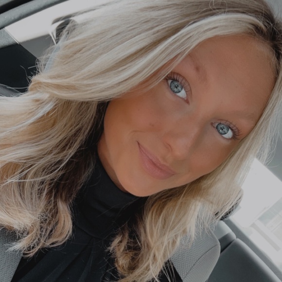Profile Picture of Alyssa Matthews (@matthewsam1) on Poshmark