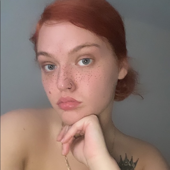 Profile Picture of Besslin Vanhuss (@bezzo00) on Poshmark