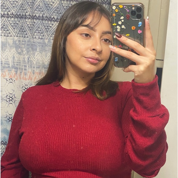 Profile Picture of Sabrina Onate (@binaweena) on Poshmark