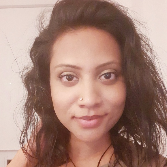 Profile Picture of Asna Towfiq (@asnatowfiq) on Poshmark