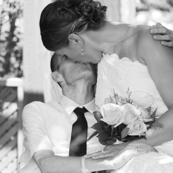 Profile Picture of Angel Tovell (@angelcakes_19) on Poshmark